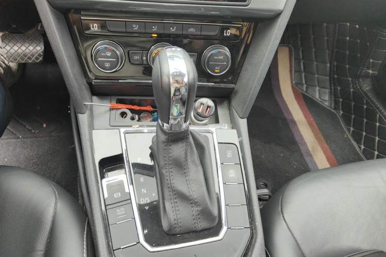 Used Volkswagen Lamando 2018 280TSI DSG Comfort Edition Gear Lever