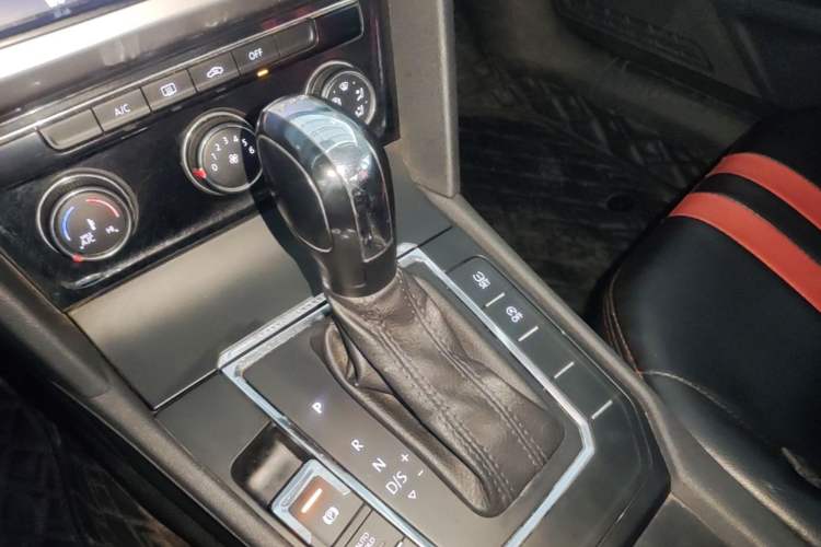 Used Volkswagen Lamando 2018 230TSI DSG Fashion Edition Gear Lever