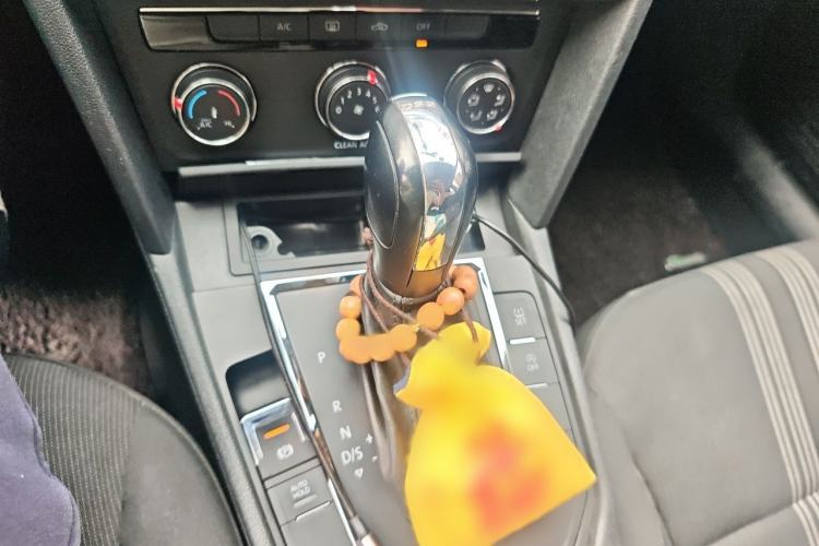Used Volkswagen Lamando 2018 230TSI DSG Fashion Edition Gear Lever