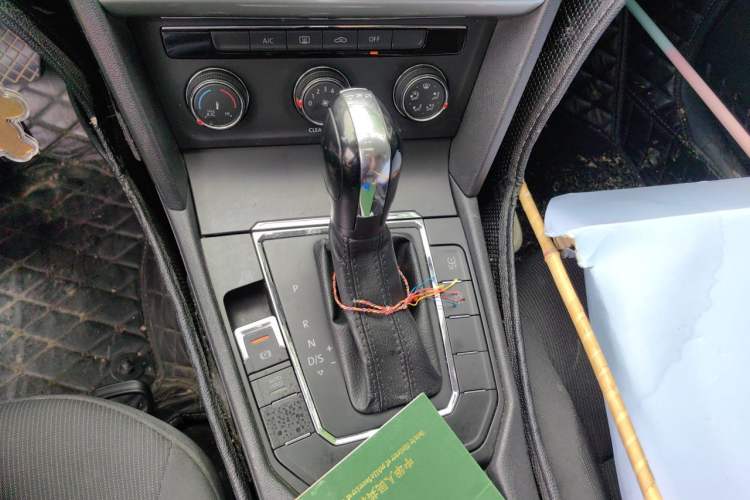 Used Volkswagen Lamando 2018 230TSI DSG Fashion Edition Gear Lever