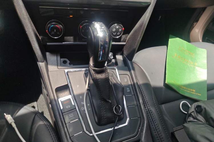 Used Volkswagen Lamando 2018 230TSI DSG Fashion Edition Gear Lever