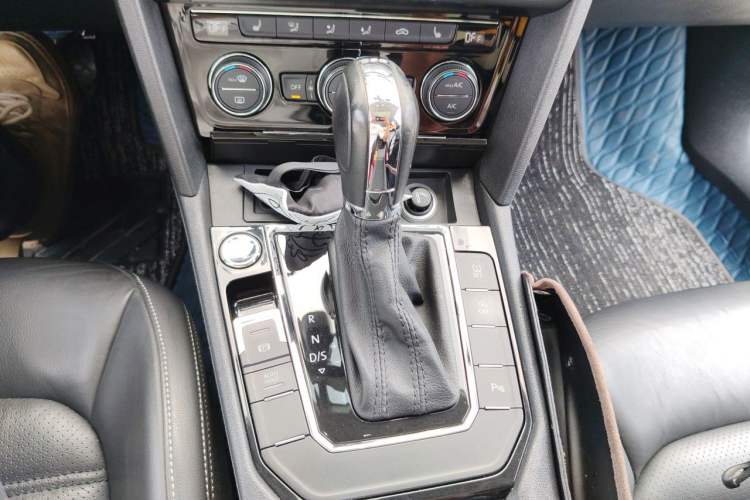 Used Volkswagen Lamando 2018 330TSI DSG Luxury Edition Gear Lever