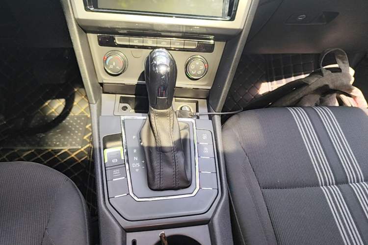 Used Volkswagen Lamando 2018 230TSI DSG Fashion Edition Gear Lever