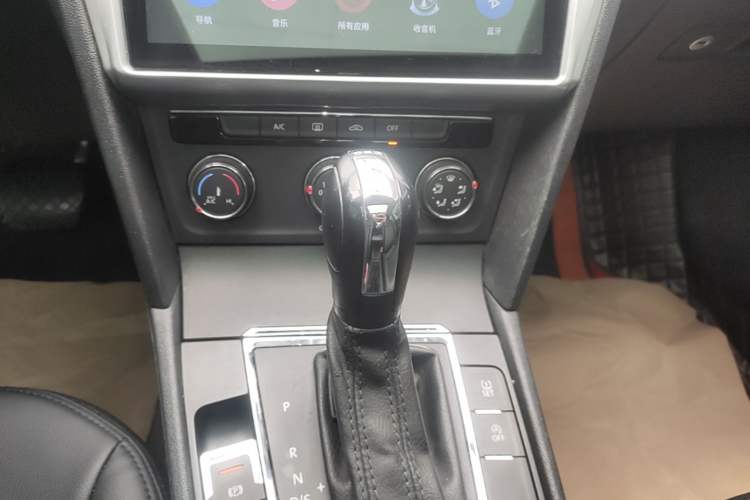 Used Volkswagen Lamando 2018 230TSI DSG Fashion Edition Gear Lever
