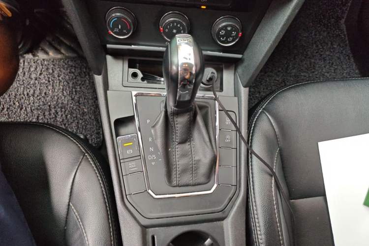 Used Volkswagen Lamando 2018 230TSI DSG Fashion Edition Gear Lever