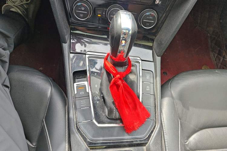 Used Volkswagen Lamando 2018 280TSI DSG Comfort Edition Gear Lever