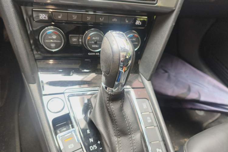 Used Volkswagen Lamando 2018 280TSI DSG Luxury Edition Gear Lever
