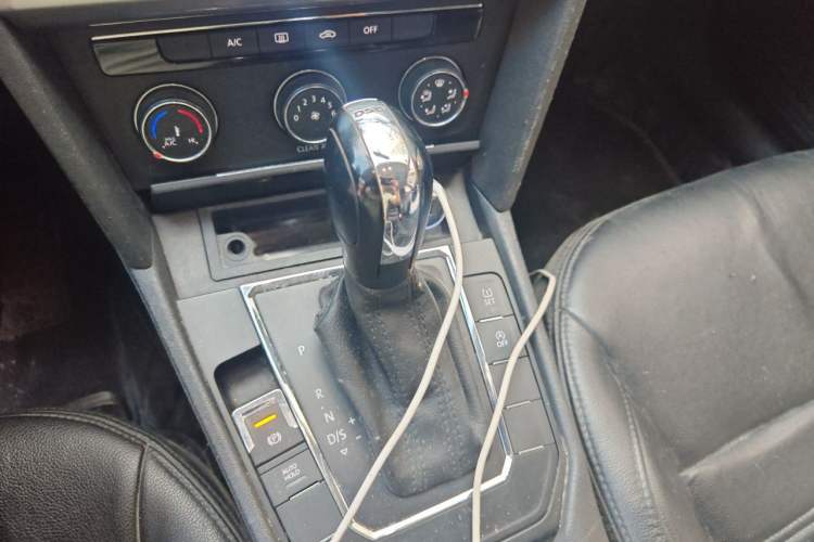 Used Volkswagen Lamando 2018 230TSI DSG Fashion Edition Gear Lever
