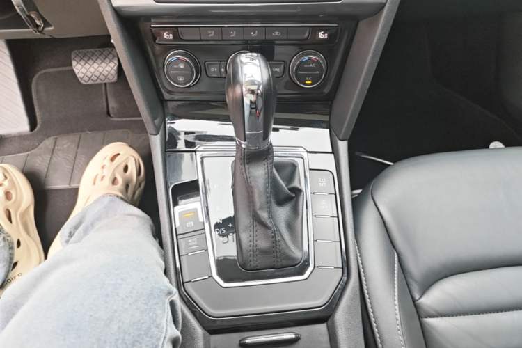 Used Volkswagen Lamando 2018 280TSI DSG Comfort Edition Gear Lever