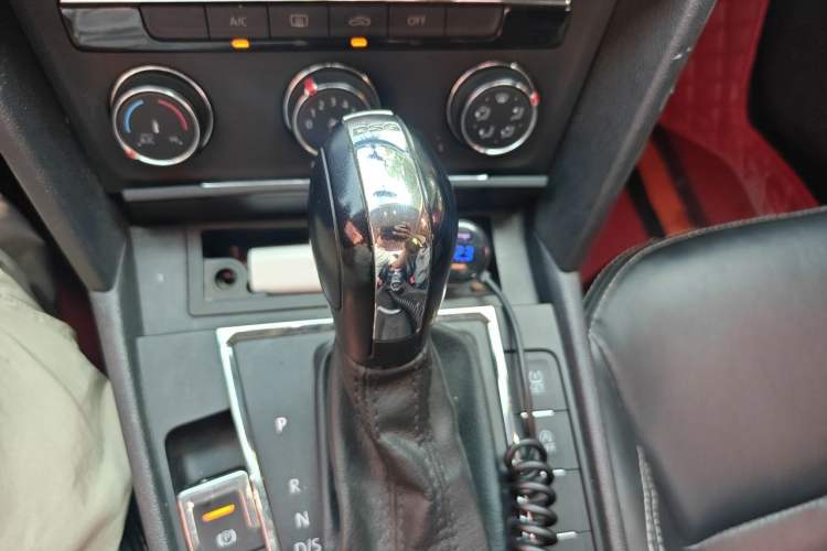 Used Volkswagen Lamando 2018 230TSI DSG Fashion Edition Gear Lever