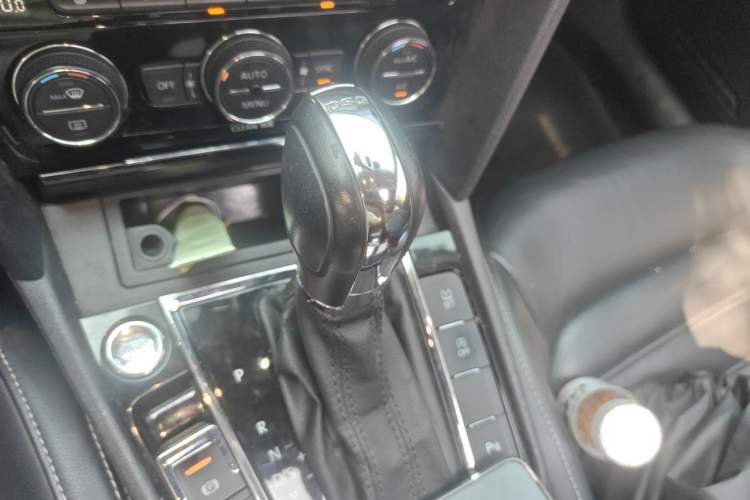 Used Volkswagen Lamando 2018 280TSI DSG Luxury Edition Gear Lever