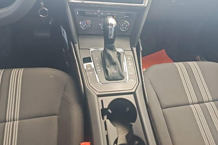 Used Volkswagen Lamando 2018 230TSI DSG Fashion Edition Gear Lever