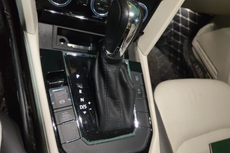 Used Volkswagen Lamando 2018 280TSI DSG Comfort Edition Gear Lever