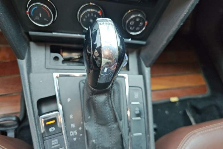 Used Volkswagen Lamando 2018 230TSI DSG Fashion Edition Gear Lever