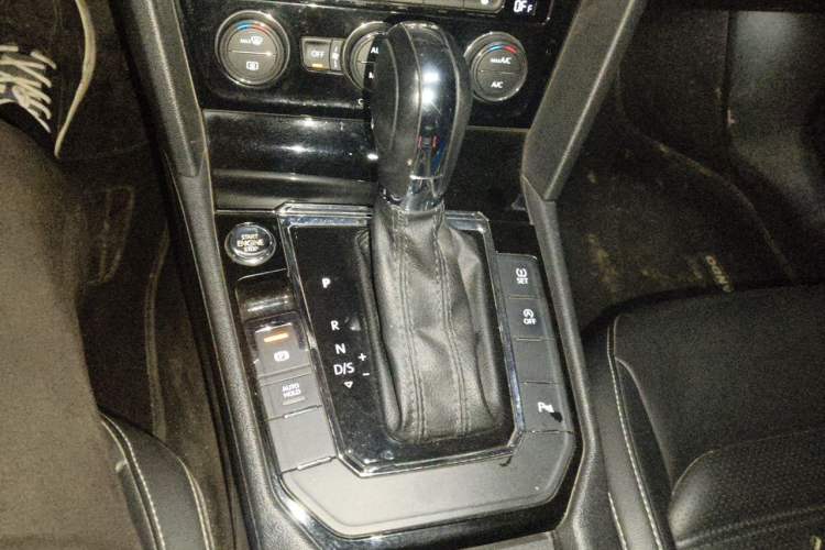 Used Volkswagen Lamando 2018 280TSI DSG Luxury Edition Gear Lever