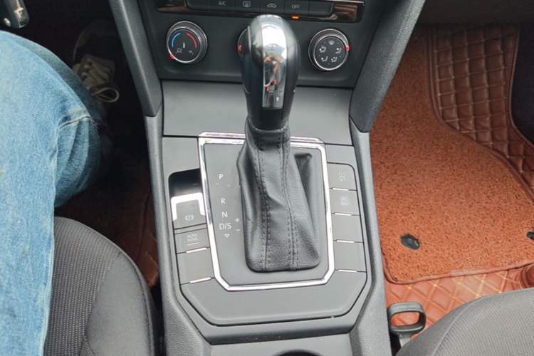 Used Volkswagen Lamando 2018 230TSI DSG Fashion Edition Gear Lever