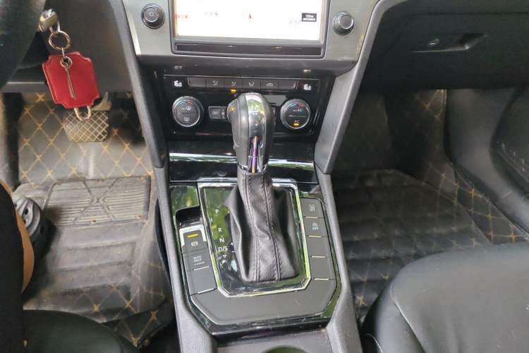 Used Volkswagen Lamando 2018 280TSI DSG Comfort Edition Gear Lever