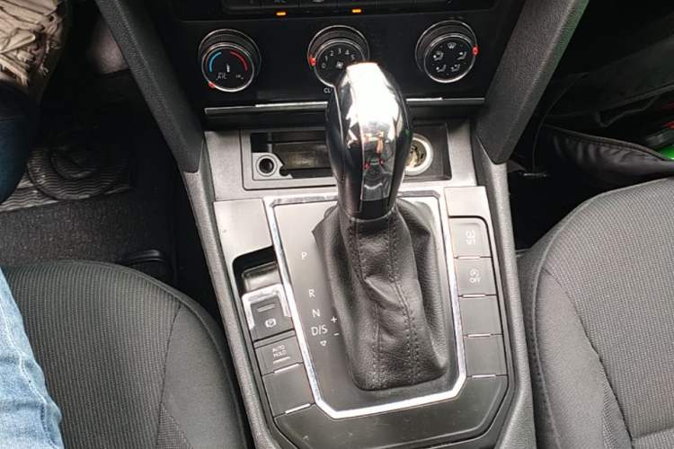 Used Volkswagen Lamando 2018 230TSI DSG Fashion Edition Gear Lever
