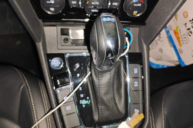 Used Volkswagen Lamando 2018 280TSI DSG Luxury Edition Gear Lever