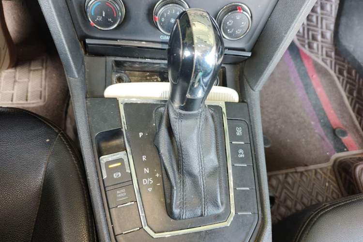 Used Volkswagen Lamando 2018 230TSI DSG Fashion Edition Gear Lever