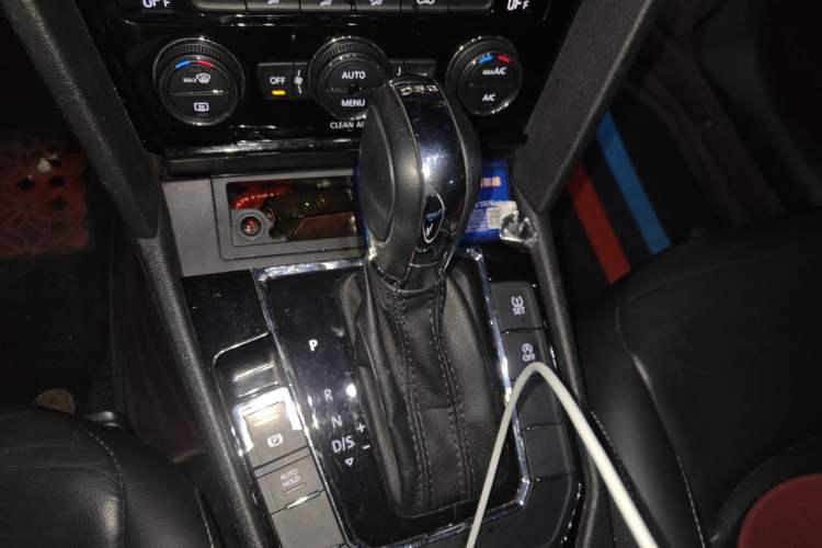 Used Volkswagen Lamando 2018 280TSI DSG Comfort Edition Gear Lever