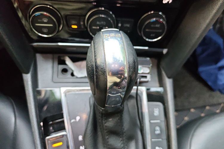 Used Volkswagen Lamando 2018 280TSI DSG Comfort Edition Gear Lever