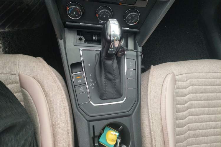 Used Volkswagen Lamando 2018 230TSI DSG Fashion Edition Gear Lever