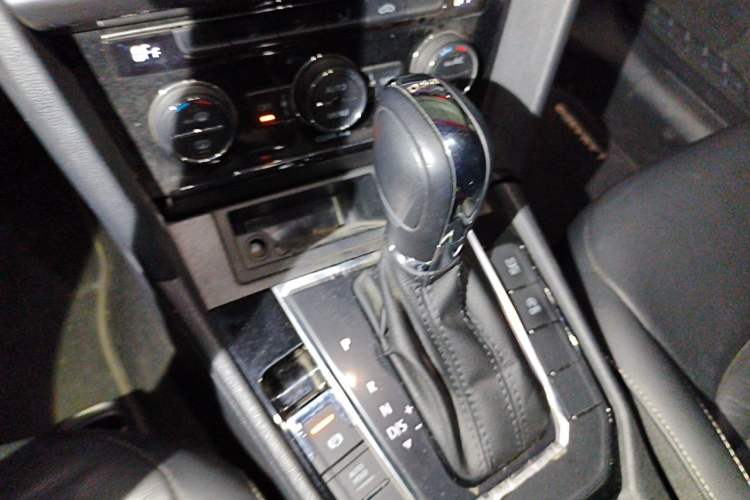 Used Volkswagen Lamando 2018 280TSI DSG Comfort Edition Gear Lever