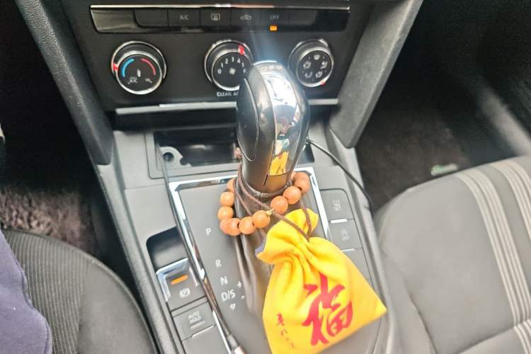 Used Volkswagen Lamando 2018 230TSI DSG Fashion Edition Gear Lever
