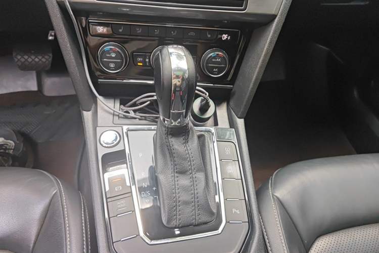 Used Volkswagen Lamando 2018 280TSI DSG Luxury Edition Gear Lever