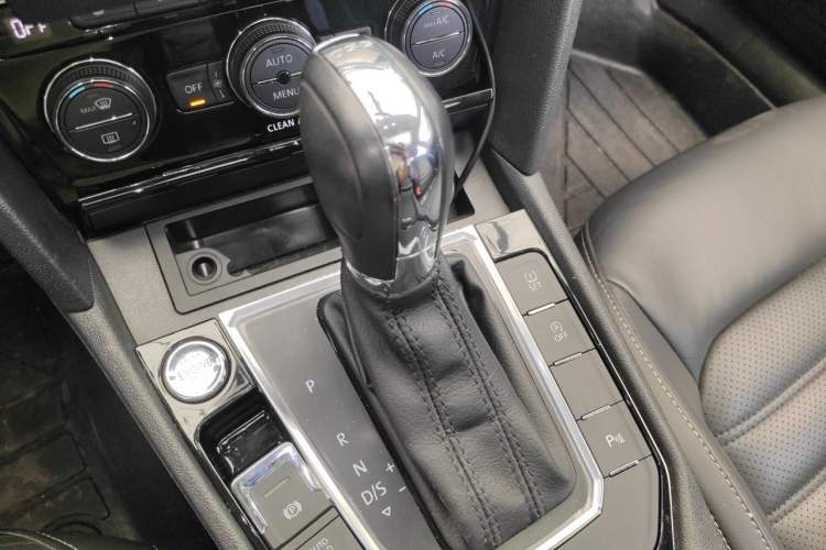 Used Volkswagen Lamando 2018 280TSI DSG Luxury Edition Gear Lever