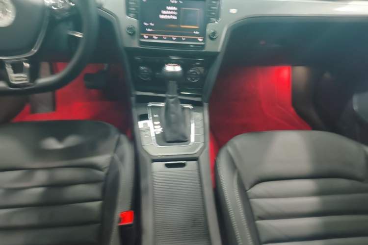 Used Volkswagen Lamando 2018 280TSI DSG Comfort Edition Gear Lever