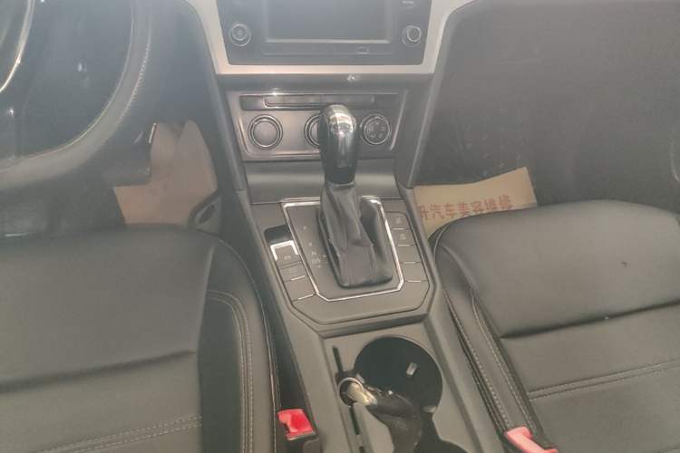 Used Volkswagen Lamando 2018 230TSI DSG Fashion Edition Gear Lever