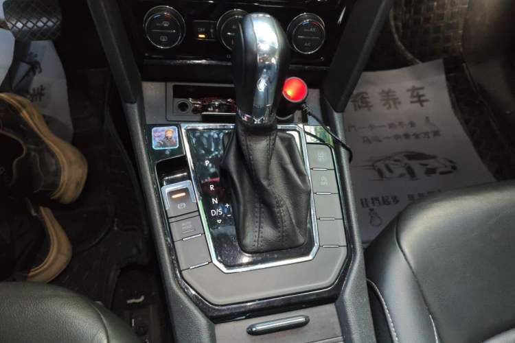 Used Volkswagen Lamando 2018 280TSI DSG Comfort Edition Gear Lever