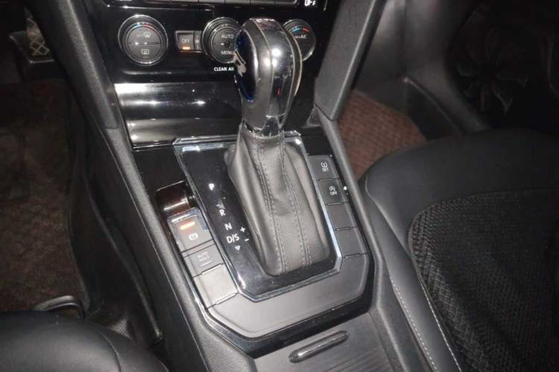 Used Volkswagen Lamando 2018 280TSI DSG Comfort Edition Gear Lever