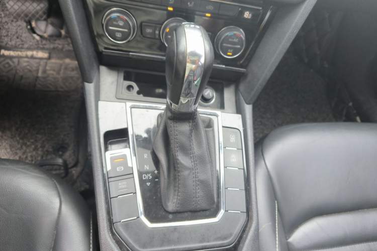 Used Volkswagen Lamando 2018 280TSI DSG Comfort Edition Gear Lever