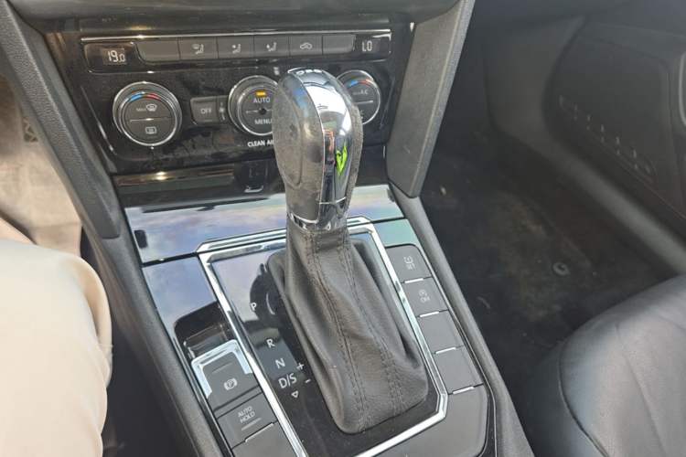 Used Volkswagen Lamando 2018 280TSI DSG Comfort Edition Gear Lever