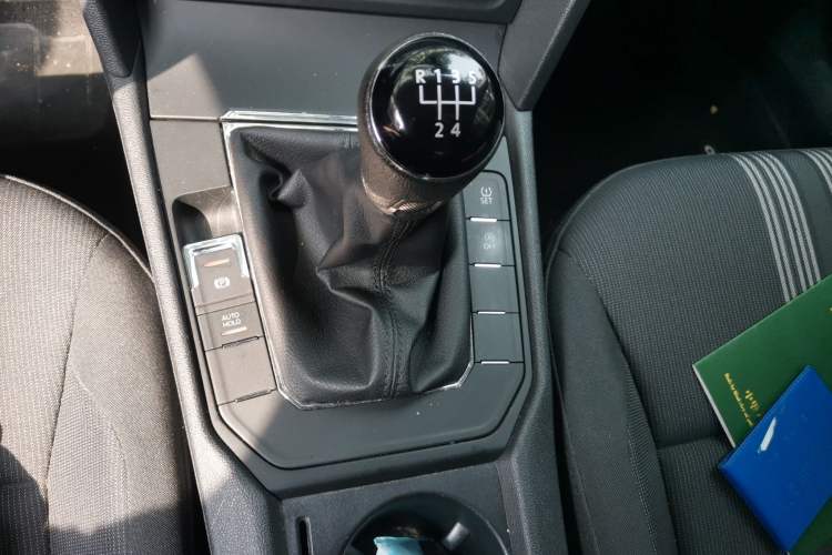Used Volkswagen Lamando 2018 230TSI Manual Trend Edition Gear Lever