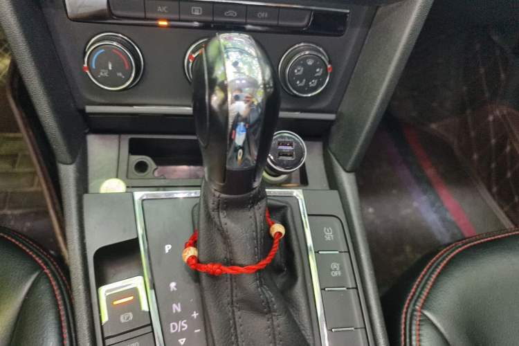 Used Volkswagen Lamando 2018 230TSI DSG Fashion Edition Gear Lever