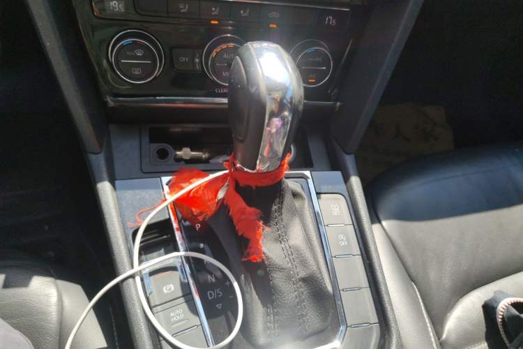 Used Volkswagen Lamando 2018 280TSI DSG Comfort Edition Gear Lever
