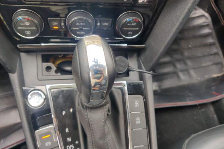 Used Volkswagen Lamando 2018 280TSI DSG Luxury Edition Gear Lever