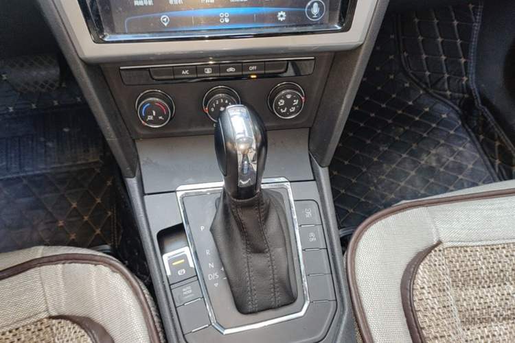 Used Volkswagen Lamando 2018 230TSI DSG Fashion Edition Gear Lever