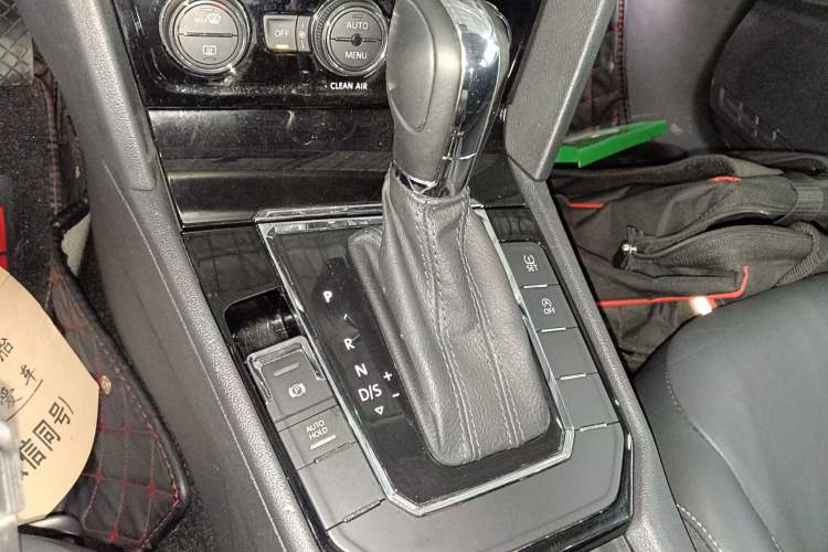 Used Volkswagen Lamando 2018 280TSI DSG Comfort Edition Gear Lever