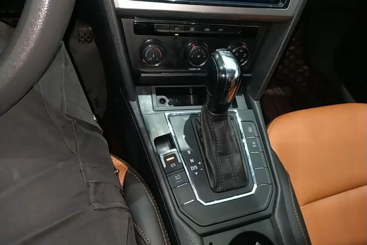 Used Volkswagen Lamando 2018 230TSI DSG Fashion Edition Gear Lever