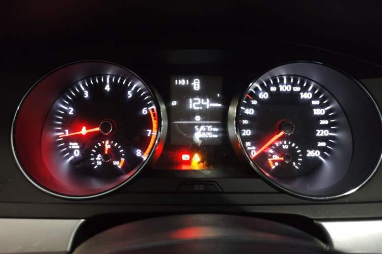 Used Volkswagen Lamando 2018 230TSI Manual Trend Edition Instrument Cluster
