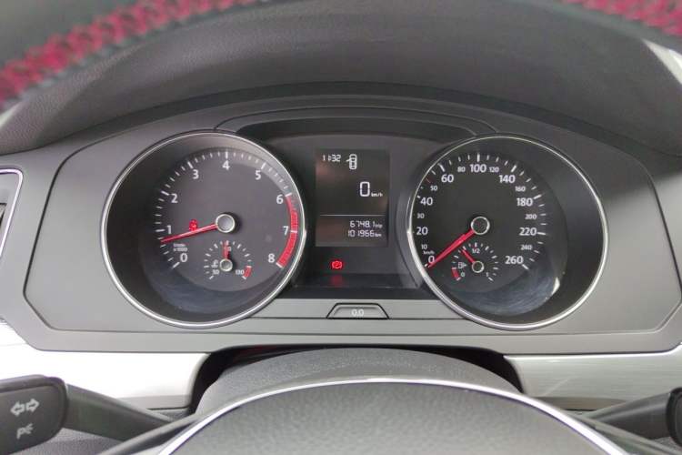 Used Volkswagen Lamando 2018 230TSI Manual Trend Edition Instrument Cluster