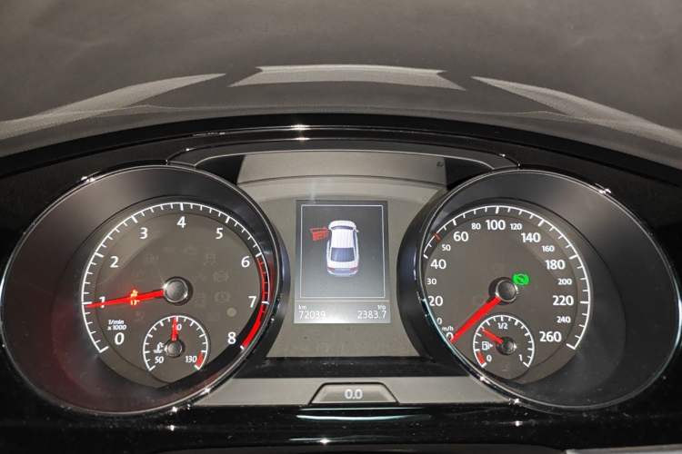 Used Volkswagen Lamando 2018 280TSI DSG Luxury Edition Instrument Cluster