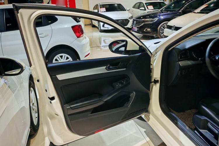 Used Volkswagen Lamando 2018 230TSI DSG Fashion Edition Interior 9