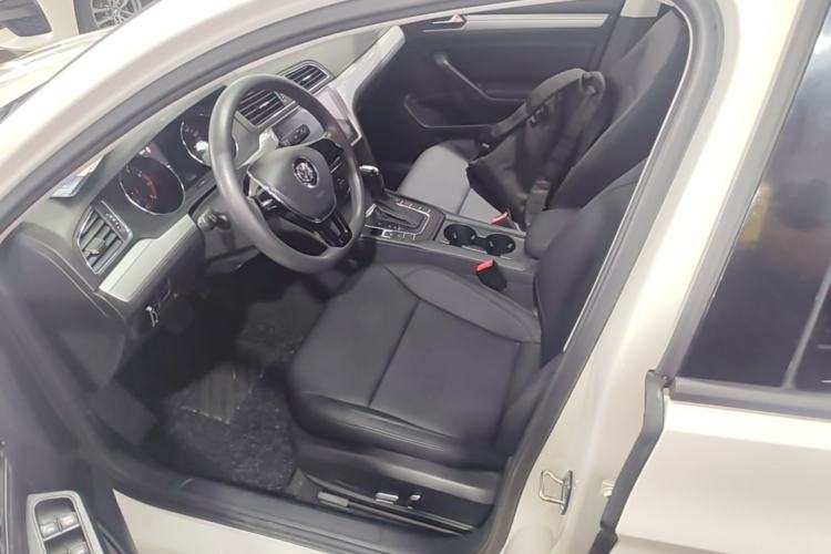 Used Volkswagen Lamando 2018 230TSI DSG Fashion Edition Left Front Seat