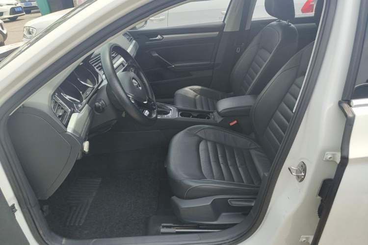 Used Volkswagen Lamando 2018 280TSI DSG Comfort Edition Left Front Seat